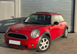 
										Mini Cooper 1.4i 95 ch One full									