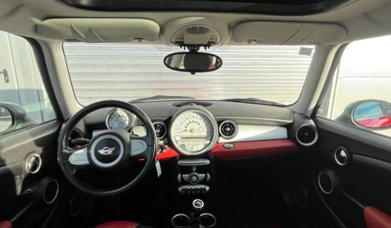 
								Mini Cooper 1.4i 95 ch One full									